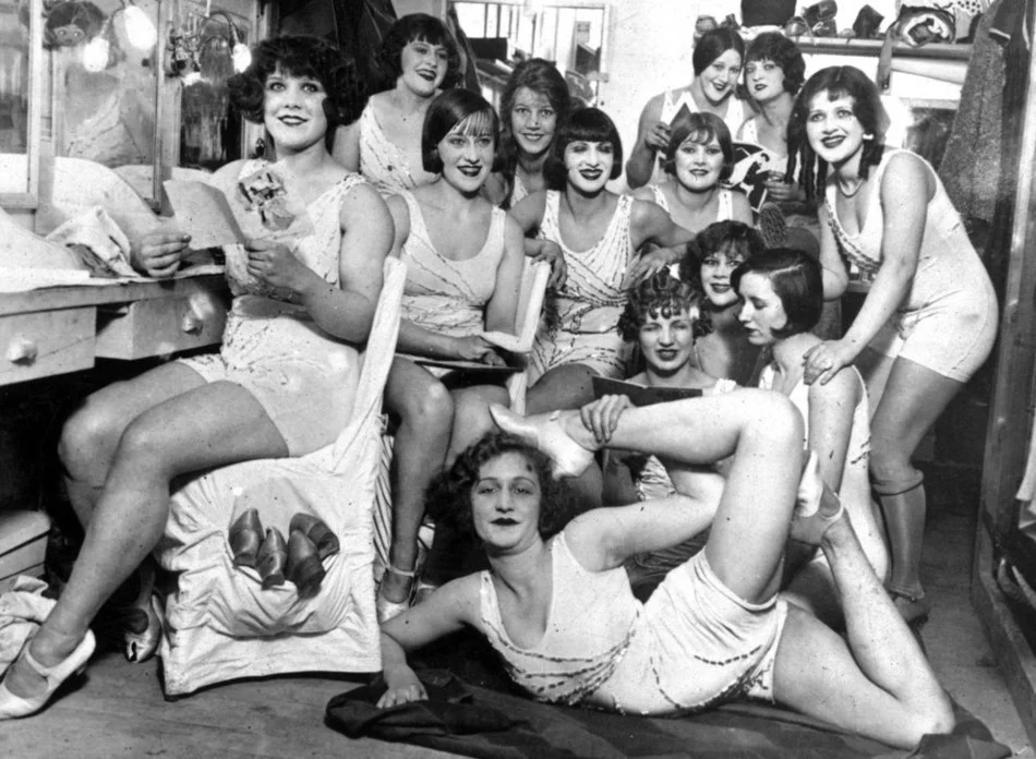 Как жили парижане в «ревущие двадцатые»: 20 атмосферных снимков Париж, 1920-е, история, ретро, Франция, фото, джаз, ревущие двадцатые