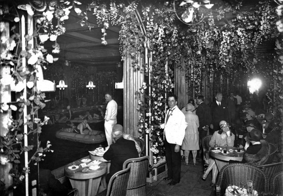 Как жили парижане в «ревущие двадцатые»: 20 атмосферных снимков Париж, 1920-е, история, ретро, Франция, фото, джаз, ревущие двадцатые