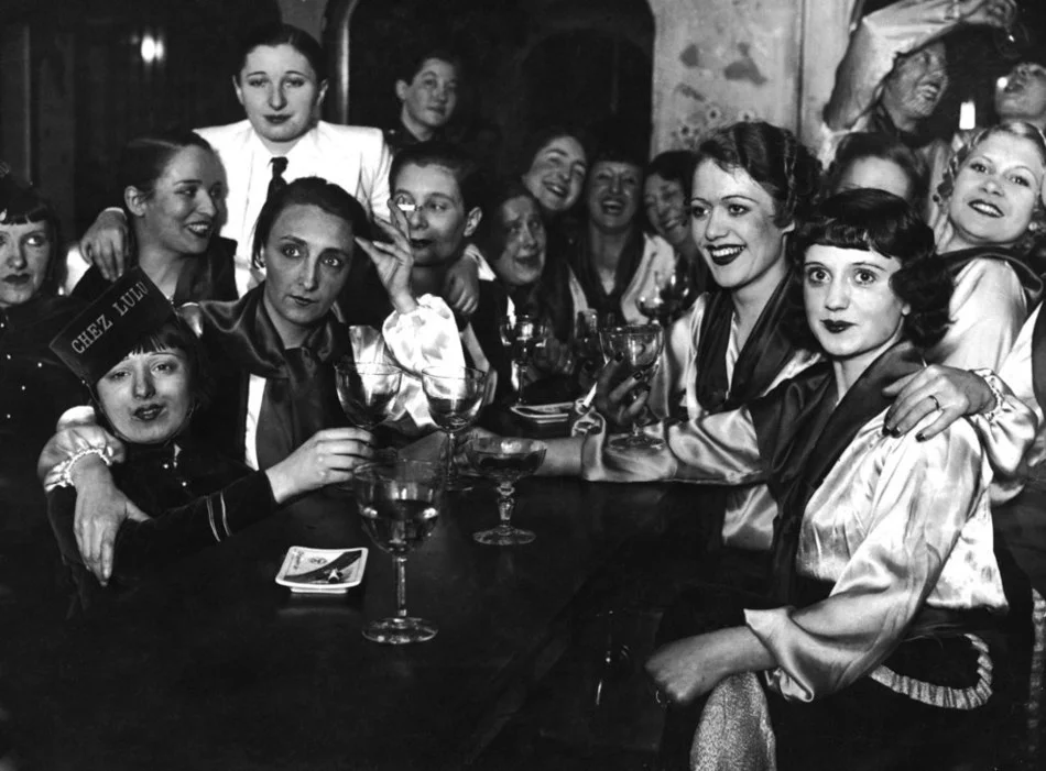 Как жили парижане в «ревущие двадцатые»: 20 атмосферных снимков Париж, 1920-е, история, ретро, Франция, фото, джаз, ревущие двадцатые