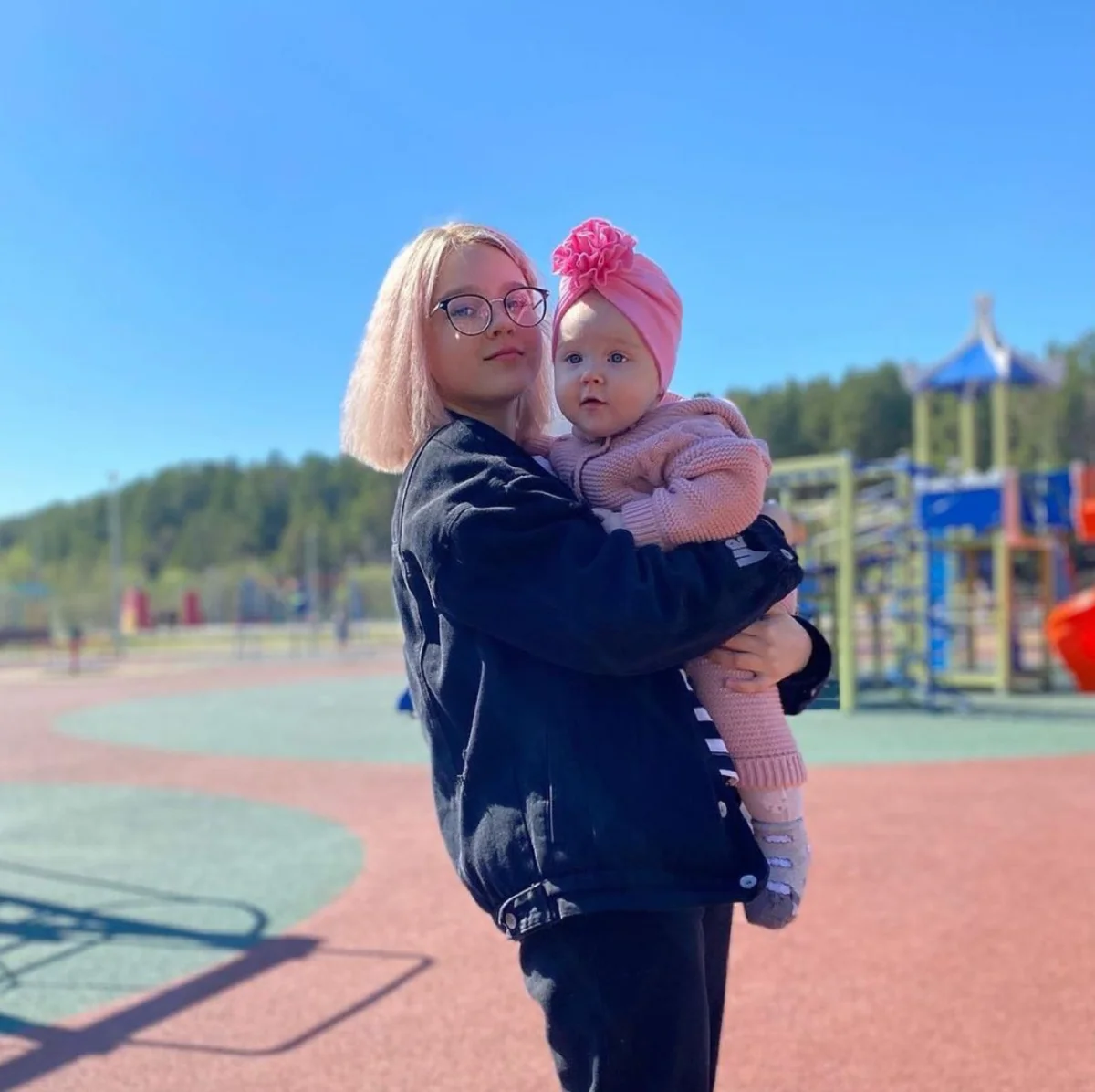 20-летняя мать-одиночка из «Пусть говорят» родила второго ребенка и раскрыла его пол Дарья Суднишникова, Пусть говорят, роды, дети, блогер, скандал, семья, Эмилия, Артур Столетов, второй ребенок, новости