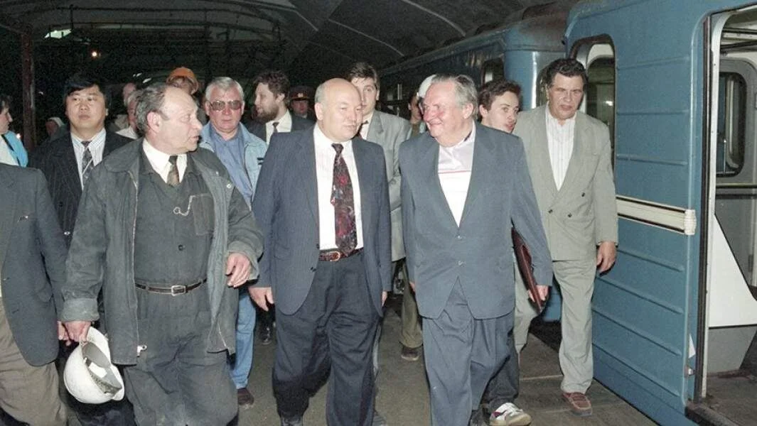 Россия 1994 года в архивных кадрах: от МММ до приезда Солженицына 1994 год, россия, ммм, солженицын, архивные фото, 90-е, пугачёва, киркоров, ельцин, суздаль, владивосток, псков