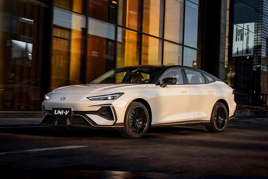 Революция в сегменте: новый Changan Uni-V с 235-сильным мотором и автоматом Changan, Uni-V, рестайлинг, лифтбек, 2.0 турбо, автомат, Aisin, 235 л.с., Россия, Спорт, новинка, обзор