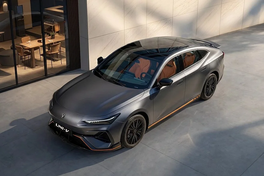 Революция в сегменте: новый Changan Uni-V с 235-сильным мотором и автоматом Changan, Uni-V, рестайлинг, лифтбек, 2.0 турбо, автомат, Aisin, 235 л.с., Россия, Спорт, новинка, обзор