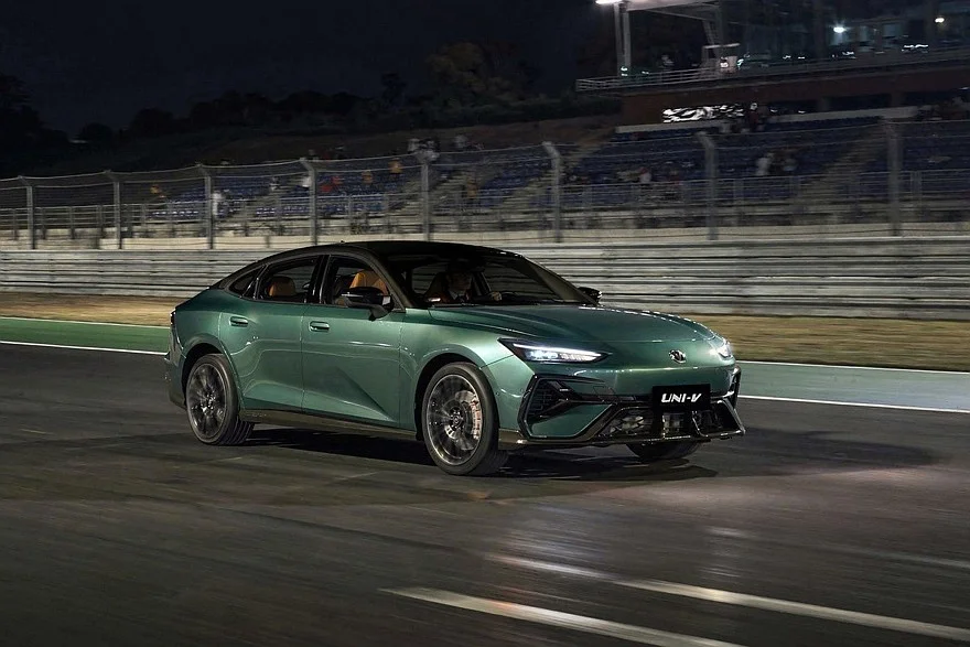 Революция в сегменте: новый Changan Uni-V с 235-сильным мотором и автоматом Changan, Uni-V, рестайлинг, лифтбек, 2.0 турбо, автомат, Aisin, 235 л.с., Россия, Спорт, новинка, обзор