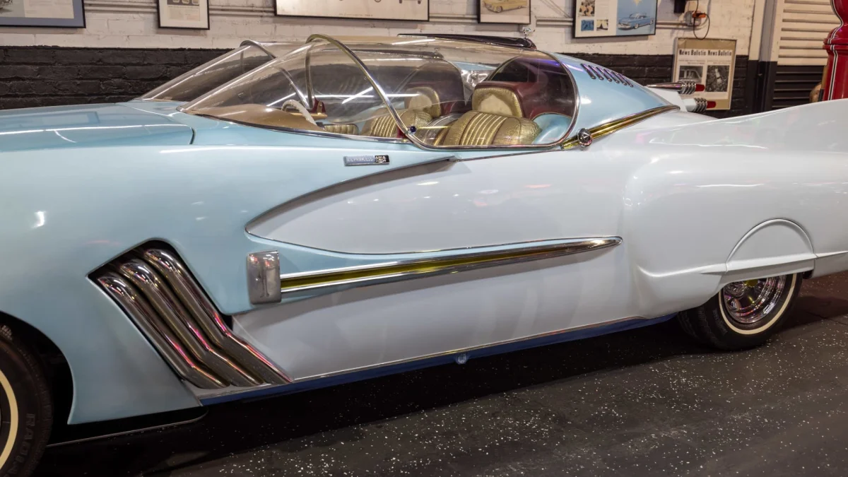 Шестиколёсный ретрофутуристичный кастом Ice Princess XF58 выставили на аукцион кастом, ретрофутуризм, аукцион, Mecum, Ice Princess XF58, Ричард Флетчер, Cadillac, необычные автомобили