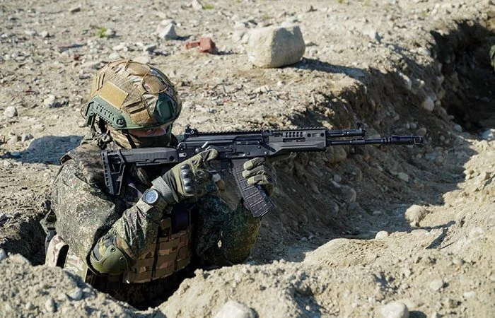 АК-12 vs М4А1: битва идеологий на поле боя АК-12, М4А1, оружие, автомат, винтовка, сравнение, AR-15, Калашников, армия, бой