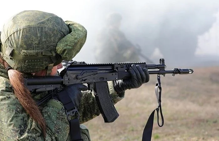 АК-12 vs М4А1: битва идеологий на поле боя АК-12, М4А1, оружие, автомат, винтовка, сравнение, AR-15, Калашников, армия, бой