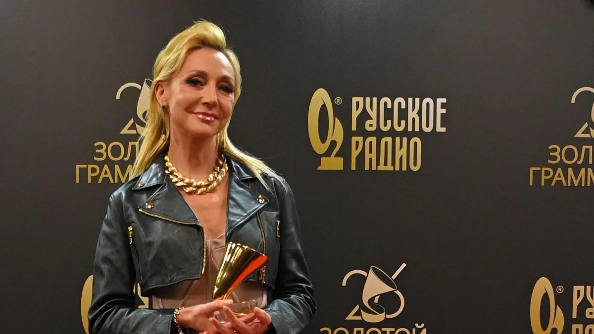 Три жизни Кристины Орбакайте: «Чучело», 12 «Граммофонов» и эмиграция кристина орбакайте, биография, чучело, алла пугачёва, ролан быков, певица, актриса, эмиграция, сша, юбилей