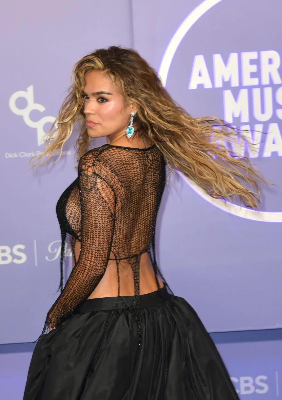 Звездные откровения на American Music Awards: от Тияны Тейлор до Pussycat Dolls American Music Awards, Тияна Тейлор, Хиллари Дафф, Pussycat Dolls, голые платья, звезды, премия, красная дорожка, BTS, Sabrina Carpenter