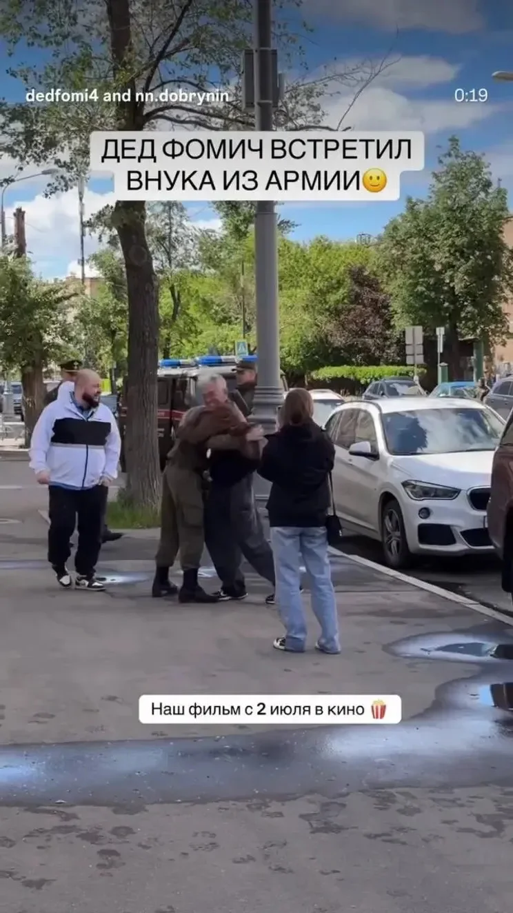 Возвращение домой: Глеб Калюжный завершил службу в армии Глеб Калюжный, армия, возвращение, младший сержант, актёр