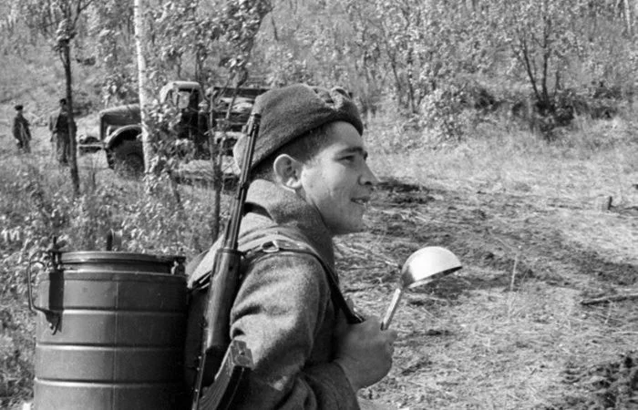 Солдатский паёк: что ели красноармейцы в окопах и тылу Великая Отечественная война, Красная армия, питание, паек, снабжение, фронт, тыл, хлеб, тушенка, водка, история