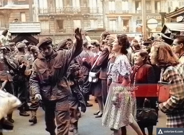 Плевки и пощечины освободителям: за что французы избивали американцев в 1944-м Плевки и пощечины освободителям: за что французы избивали американцев в 1944-м париж 1944, вторая мировая война, пленные американцы, парад пленных, коллаборационизм, франция, оккупация