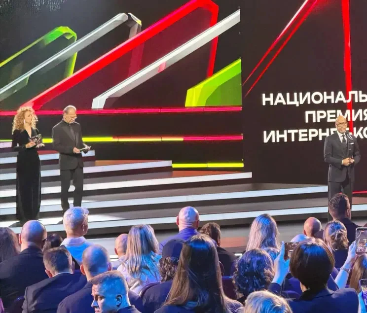 Звёздный десант на премии ИРИ: от Бондарчука до Захаровой Звёздный десант на премии ИРИ: от Бондарчука до Захаровой ИРИ, премия, звезды, Фёдор Бондарчук, Виктория Исакова, Глеб Калюжный, Ида Галич, Евгения Медведева, Александр Овечкин, Мария Захарова