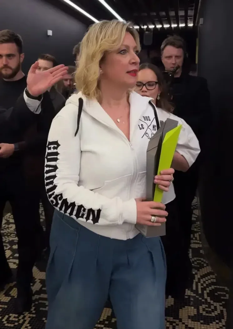 Звёздный десант на премии ИРИ: от Бондарчука до Захаровой Звёздный десант на премии ИРИ: от Бондарчука до Захаровой ИРИ, премия, звезды, Фёдор Бондарчук, Виктория Исакова, Глеб Калюжный, Ида Галич, Евгения Медведева, Александр Овечкин, Мария Захарова