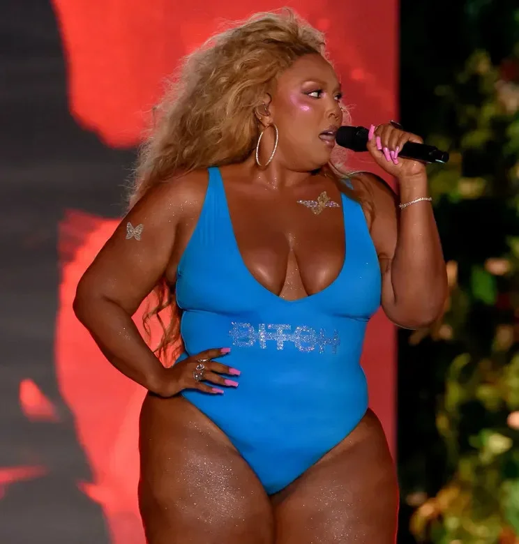 Лиззо поразила публику в купальнике на показе Sports Illustrated Лиззо поразила публику в купальнике на показе Sports Illustrated Лиззо, купальник, Sports Illustrated, похудение, Оземпик