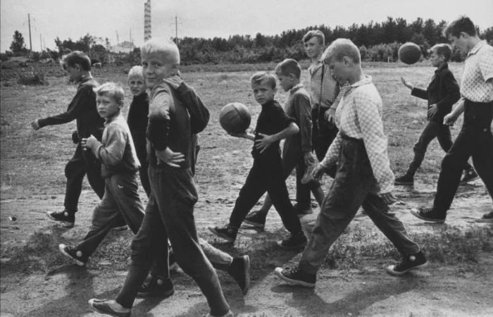 Смола, гудрон и трагедия: как в СССР появилась своя жвачка Смола, гудрон и трагедия: как в СССР появилась своя жвачка СССР, жвачка, история, трагедия, Сокольники, советское детство, импортная жвачка, Рот Фронт