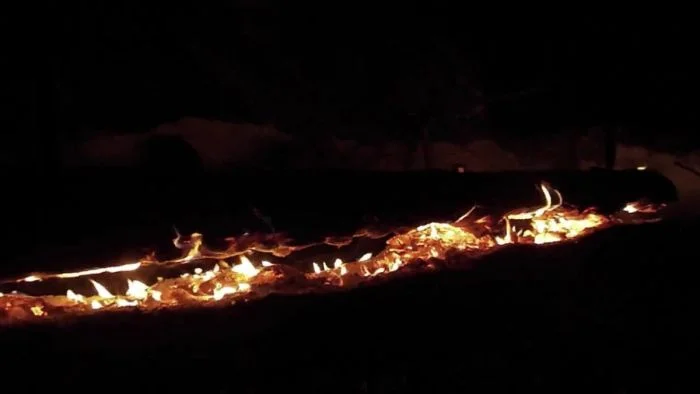 Нодья: костёр, который согреет всю ночь без подкладывания дров нодья, костёр, зимний костёр, выживание, обогрев, тайга