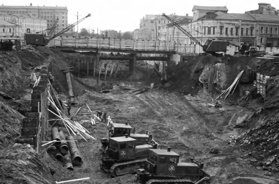 Московские прогулки: история в деталях Москва, история, архитектура, прогулки, старые фотографии, ГУМ, Красные ворота, Хамовники, Патриаршие пруды, Манеж