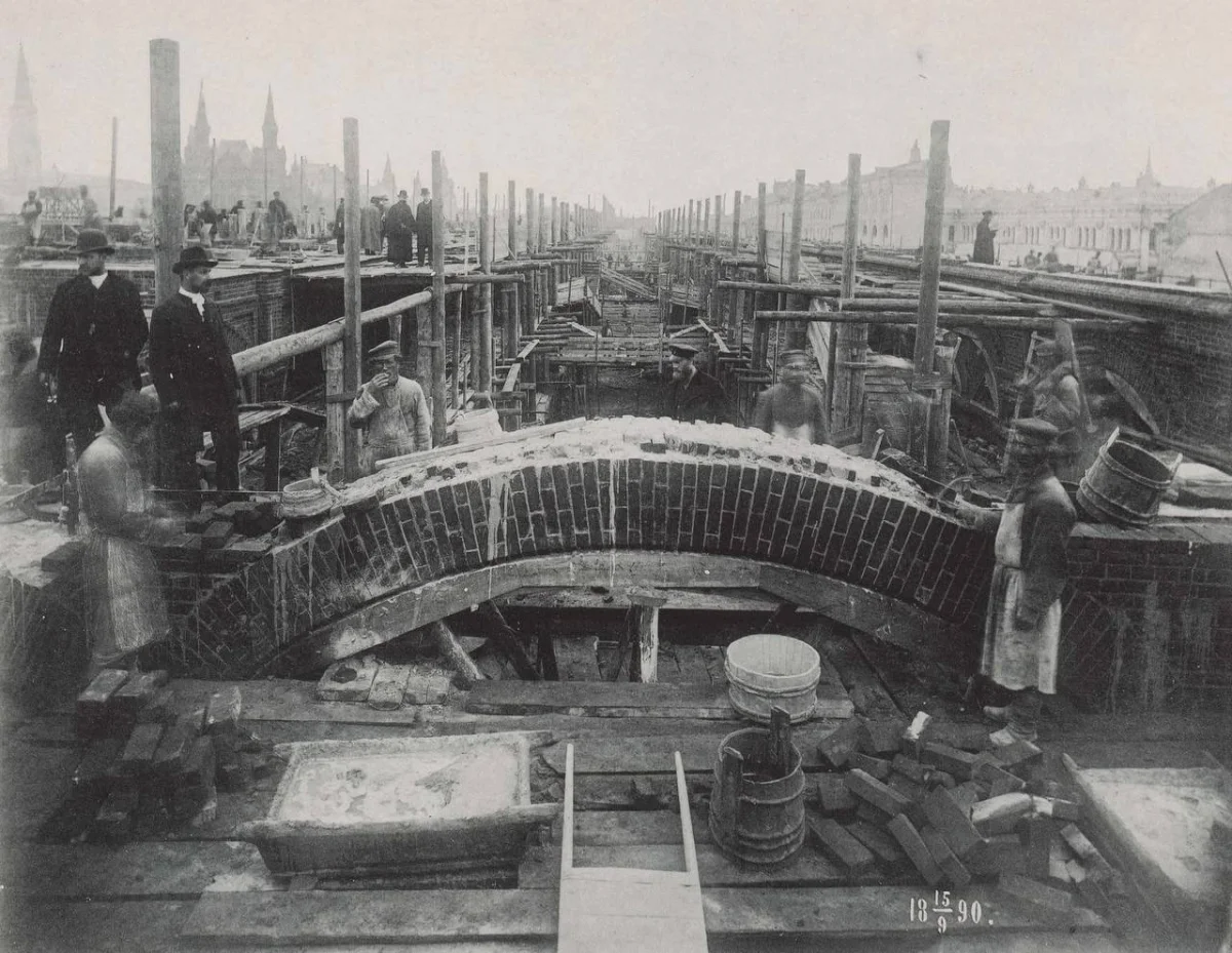 Московские прогулки: история в деталях Москва, история, архитектура, прогулки, старые фотографии, ГУМ, Красные ворота, Хамовники, Патриаршие пруды, Манеж