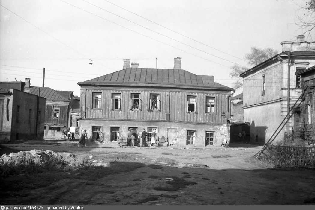 Московские прогулки: история в деталях Москва, история, архитектура, прогулки, старые фотографии, ГУМ, Красные ворота, Хамовники, Патриаршие пруды, Манеж