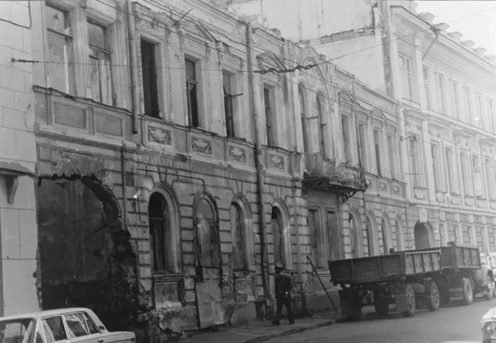 Московские прогулки: история в деталях Москва, история, архитектура, прогулки, старые фотографии, ГУМ, Красные ворота, Хамовники, Патриаршие пруды, Манеж