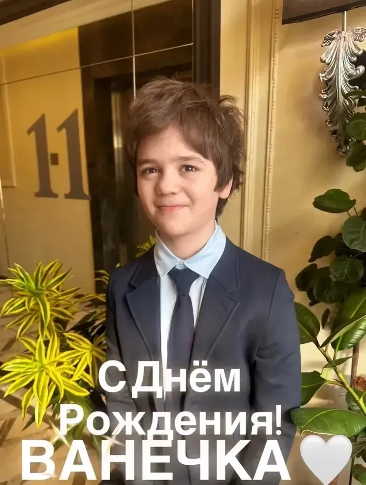 Чудо в 42 года: сыну Макарских — 11. Новое фото подросшего наследника Чудо в 42 года: сыну Макарских — 11. Новое фото подросшего наследника Макарские, семья, дети, день рождения, знаменитости