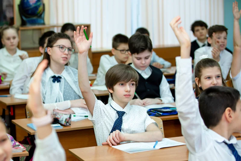 «Свои» и «чужие»: как в школах детей травят за родителей «Свои» и «чужие»: как в школах детей травят за родителей школа, буллинг, СВО, дети, родители, травля, учителя