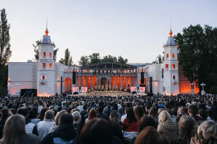 18 лет добра: звездные гости на юбилее фонда Константина Хабенского Константин Хабенский, Софья Эрнст, Марина Кравец, благотворительность, светская хроника