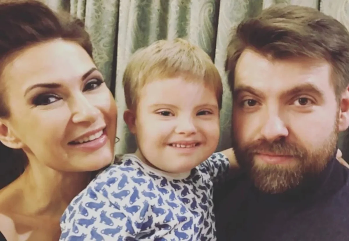 «Я сама всем помогу»: Блёданс о финансовой помощи от бывшего мужа «Я сама всем помогу»: Блёданс о финансовой помощи от бывшего мужа Эвелина Блёданс, Александр Сёмин, алименты, воспитание, синдром Дауна, развод, семья