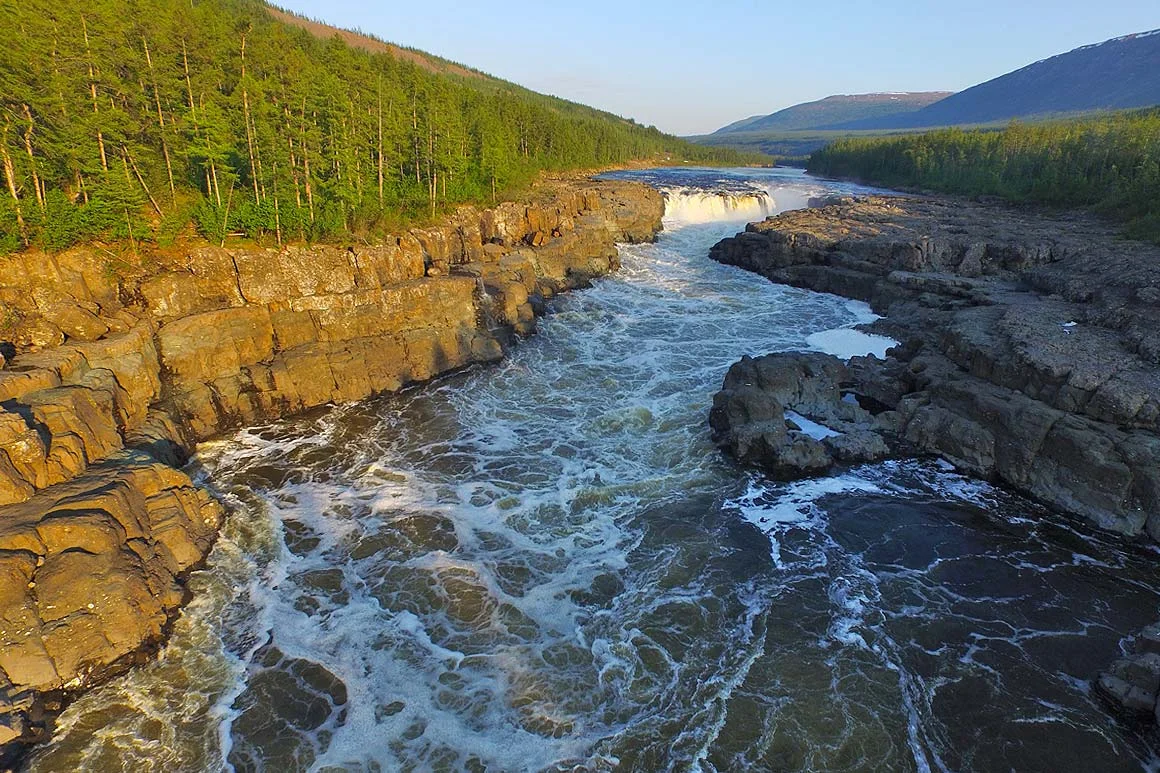 Большой Курейский — самый мощный водопад в России водопад, плато Путорана, Красноярский край, природа, туризм, Норильск