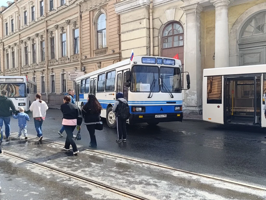 Парад ретро-транспорта 2026 в Петербурге: уникальные экспонаты ретро-транспорт, парад, Санкт-Петербург, автобусы, трамваи, троллейбусы, старые автомобили, 2026