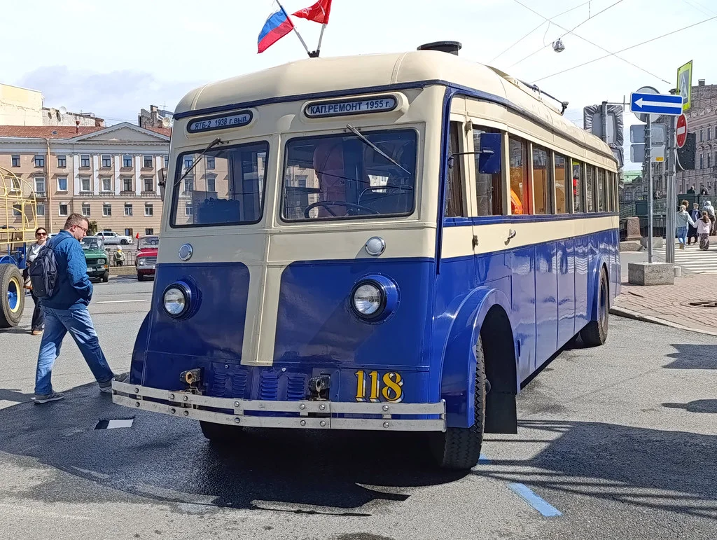 Парад ретро-транспорта 2026 в Петербурге: уникальные экспонаты ретро-транспорт, парад, Санкт-Петербург, автобусы, трамваи, троллейбусы, старые автомобили, 2026