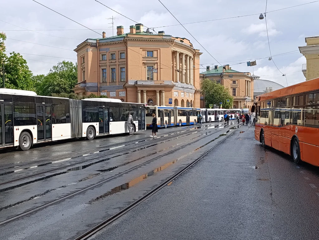 Парад ретро-транспорта 2026 в Петербурге: уникальные экспонаты ретро-транспорт, парад, Санкт-Петербург, автобусы, трамваи, троллейбусы, старые автомобили, 2026