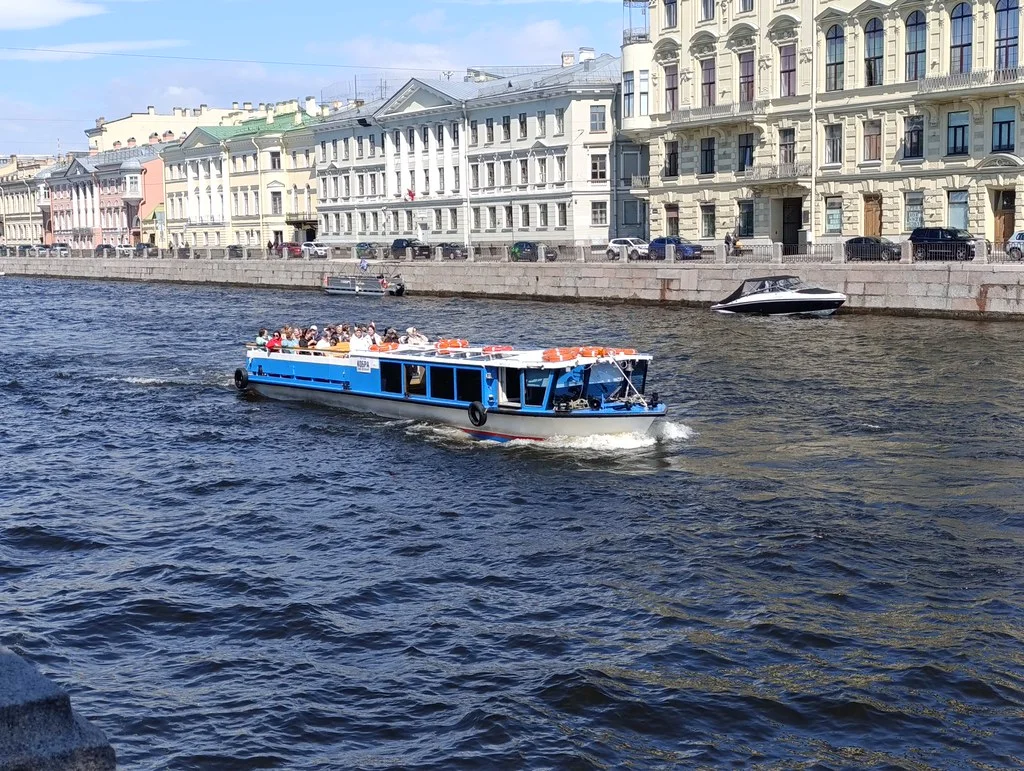 Парад ретро-транспорта 2026 в Петербурге: уникальные экспонаты ретро-транспорт, парад, Санкт-Петербург, автобусы, трамваи, троллейбусы, старые автомобили, 2026