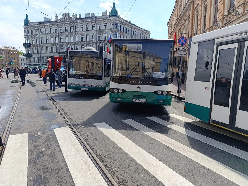 Парад ретро-транспорта 2026 в Петербурге: уникальные экспонаты ретро-транспорт, парад, Санкт-Петербург, автобусы, трамваи, троллейбусы, старые автомобили, 2026