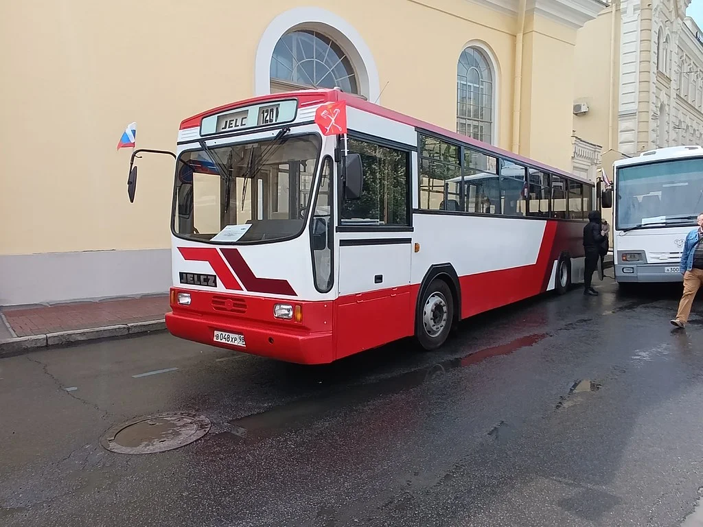 Парад ретро-транспорта 2026 в Петербурге: уникальные экспонаты ретро-транспорт, парад, Санкт-Петербург, автобусы, трамваи, троллейбусы, старые автомобили, 2026