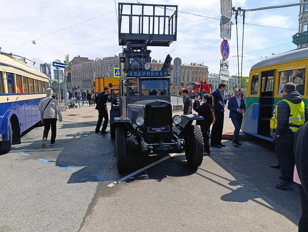 Парад ретро-транспорта 2026 в Петербурге: уникальные экспонаты ретро-транспорт, парад, Санкт-Петербург, автобусы, трамваи, троллейбусы, старые автомобили, 2026