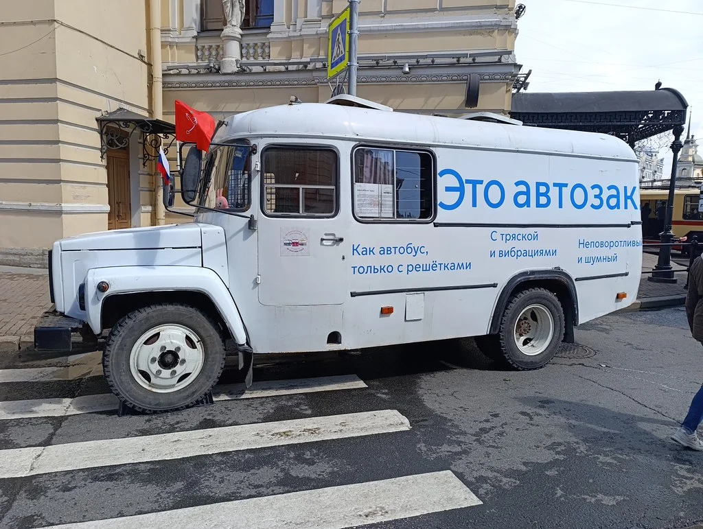 Парад ретро-транспорта 2026 в Петербурге: уникальные экспонаты ретро-транспорт, парад, Санкт-Петербург, автобусы, трамваи, троллейбусы, старые автомобили, 2026