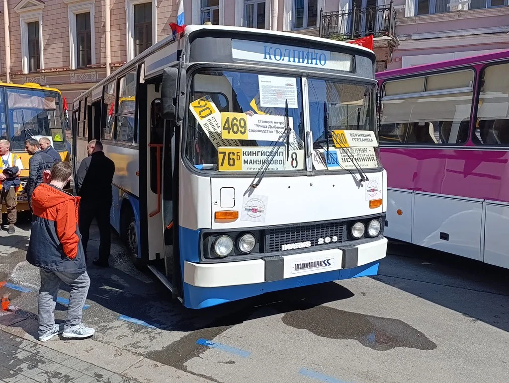 Парад ретро-транспорта 2026 в Петербурге: уникальные экспонаты ретро-транспорт, парад, Санкт-Петербург, автобусы, трамваи, троллейбусы, старые автомобили, 2026