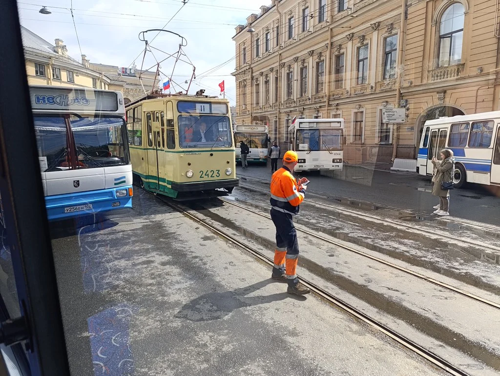 Парад ретро-транспорта 2026 в Петербурге: уникальные экспонаты ретро-транспорт, парад, Санкт-Петербург, автобусы, трамваи, троллейбусы, старые автомобили, 2026