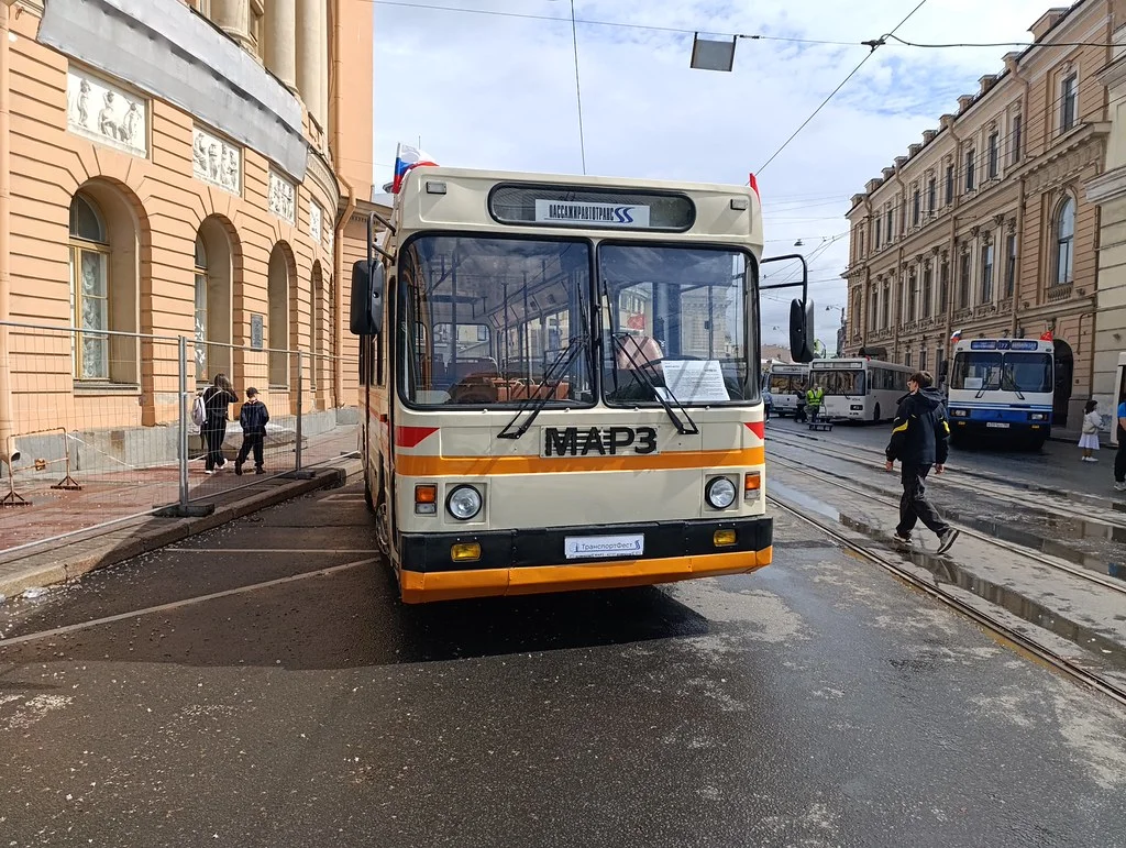 Парад ретро-транспорта 2026 в Петербурге: уникальные экспонаты ретро-транспорт, парад, Санкт-Петербург, автобусы, трамваи, троллейбусы, старые автомобили, 2026