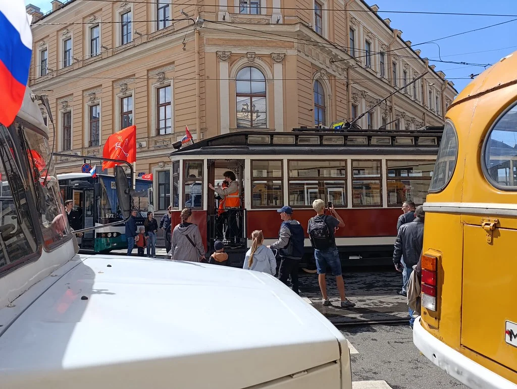 Парад ретро-транспорта 2026 в Петербурге: уникальные экспонаты ретро-транспорт, парад, Санкт-Петербург, автобусы, трамваи, троллейбусы, старые автомобили, 2026