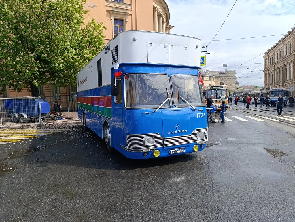 Парад ретро-транспорта 2026 в Петербурге: уникальные экспонаты ретро-транспорт, парад, Санкт-Петербург, автобусы, трамваи, троллейбусы, старые автомобили, 2026