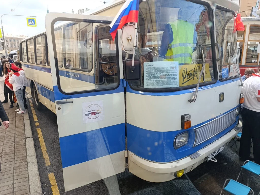 Парад ретро-транспорта 2026 в Петербурге: уникальные экспонаты ретро-транспорт, парад, Санкт-Петербург, автобусы, трамваи, троллейбусы, старые автомобили, 2026