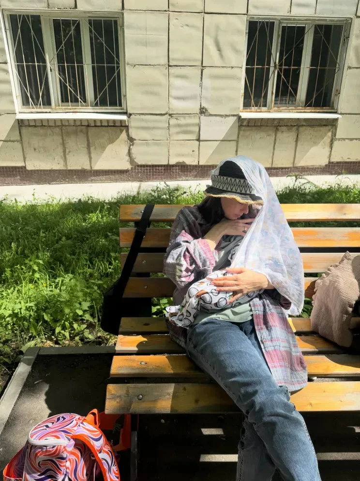 Мама с дипломом: Катерина Шпица окончила вуз с отличием, прилетев на защиту с младенцем Катерина Шпица, диплом, Пермь, институт культуры, защита, сын, Руслан Панов, актриса, новорождённый