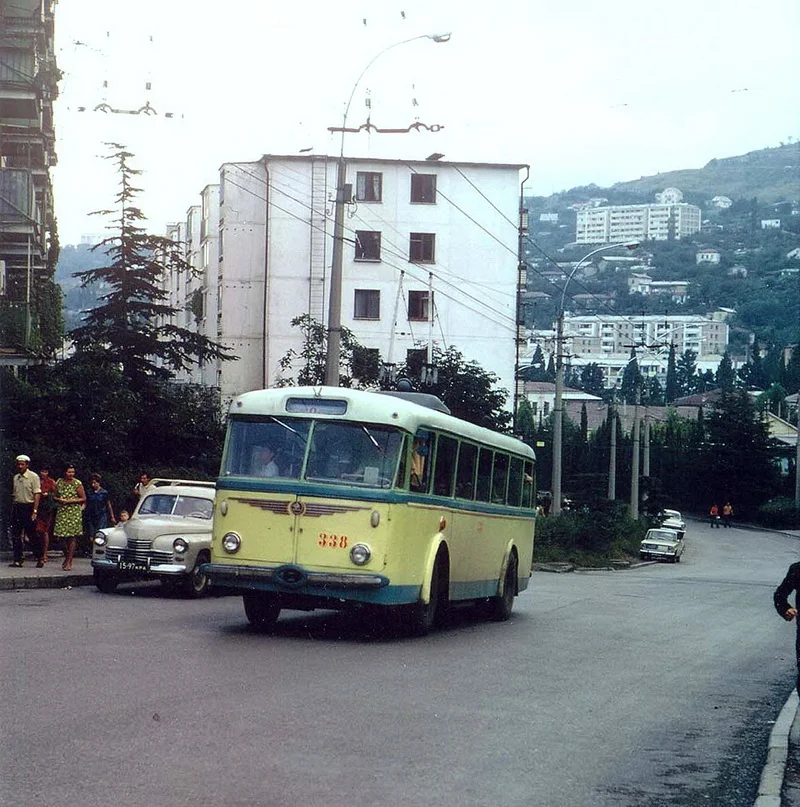На троллейбусе в Ялту: 10 архивных кадров легендарного маршрута 1973 года троллейбус, симферополь, ялта, крым, 1973, ссср, шкода 9тр, алушта