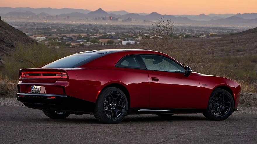 Dodge Charger добрался до Европы: объявлены цены и комплектации Dodge Charger добрался до Европы: объявлены цены и комплектации Dodge Charger, Европа, Stellantis, маслкар, электромобиль, бензин, цены, новинка