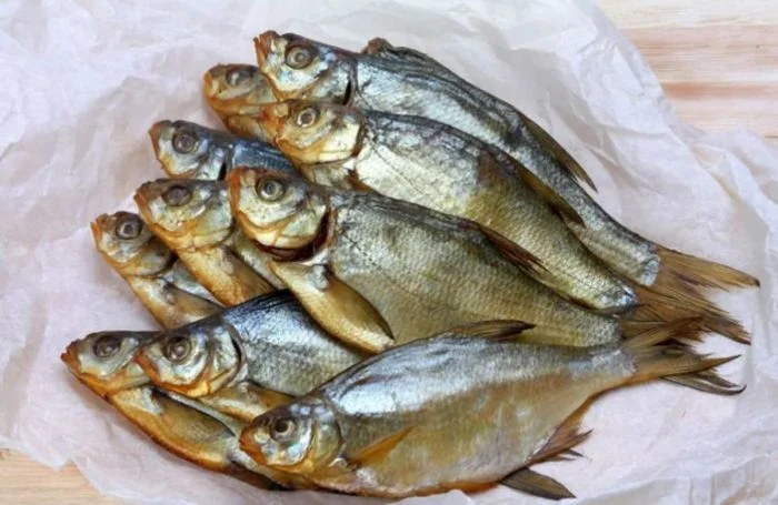 Соленая рыба из СССР: что скрывалось за культовой закуской Соленая рыба из СССР: что скрывалось за культовой закуской вобла, тарань, СССР, история, еда, закуска, копчение, вяление