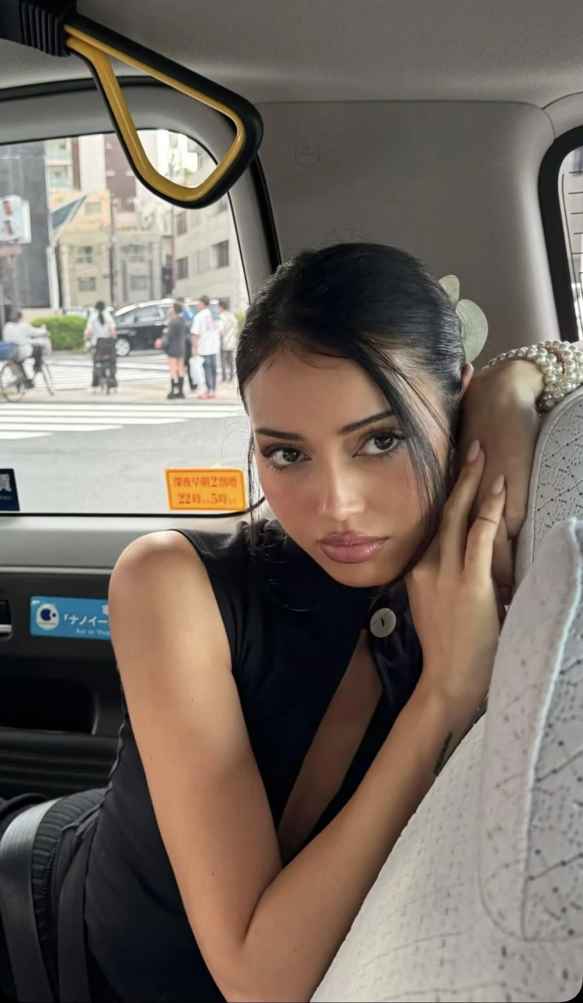 Pout Face: что за новый тренд у зумеров и как его повторить тренды, зумеры, селфи, Pout Face, выражение лица, мода