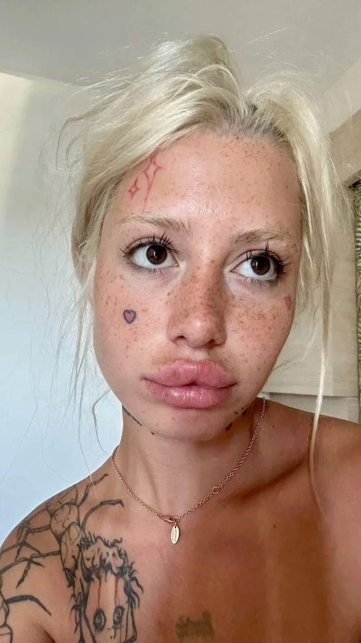 Pout Face: что за новый тренд у зумеров и как его повторить тренды, зумеры, селфи, Pout Face, выражение лица, мода